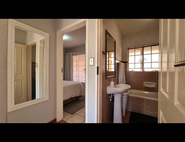 2 BEDROOM APARTMENT RENTED IN BOARDWALK VILLAS